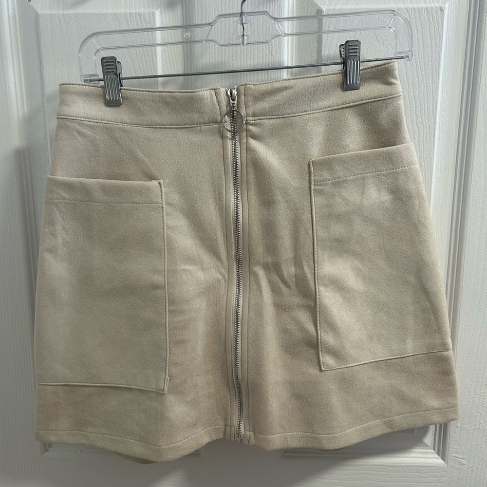 Fashion on Earth NWT Ivory Full Zip Mini Skirt with Pockets